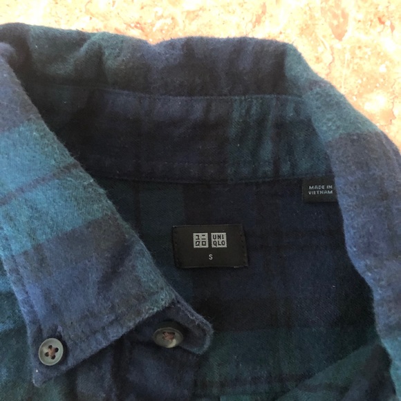 UNIQLO GREEN AND BLUE BUTTON DOWN SHIRT SIZE S - Picture 5 of 5